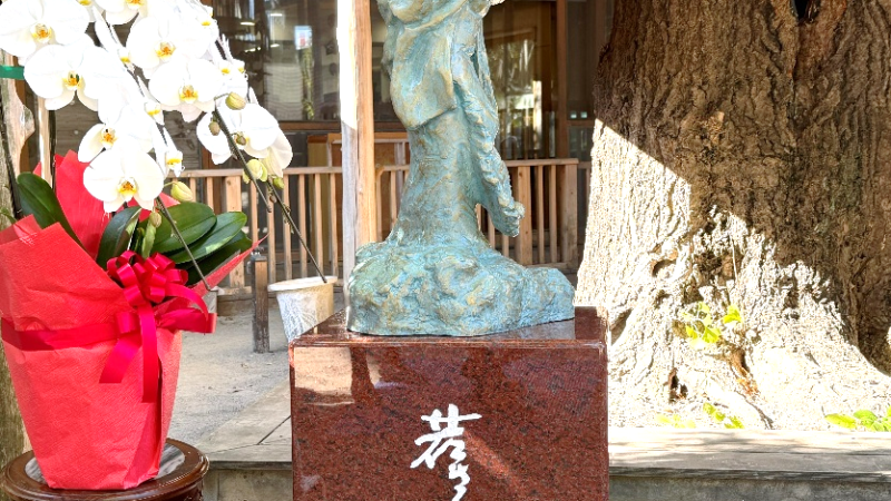 「若き日の母」像除幕式